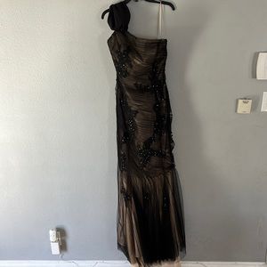VN collection Mermaid one shoulder gown